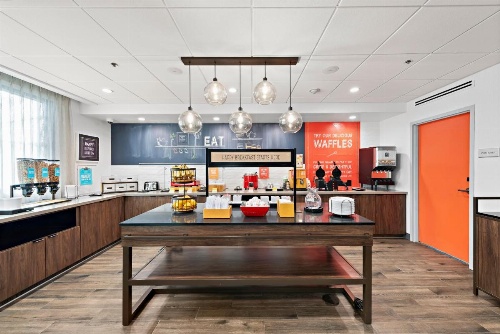 Hampton Inn by Hilton Los Angeles Airport image 14