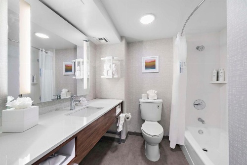 Hampton Inn by Hilton Los Angeles Airport image 18